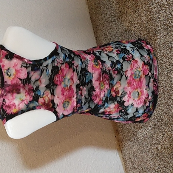 Wet seal xs lace rose tank top - Picture 2 of 3